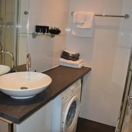 شقة دانيال كابرون